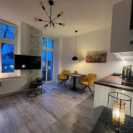 Laluna Modernes Wohnstudio Mit Balkon Im Herzen Von דירה *