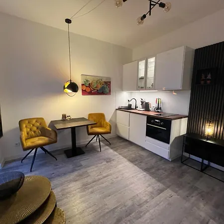 Laluna Modernes Wohnstudio Mit Balkon Im Herzen Von